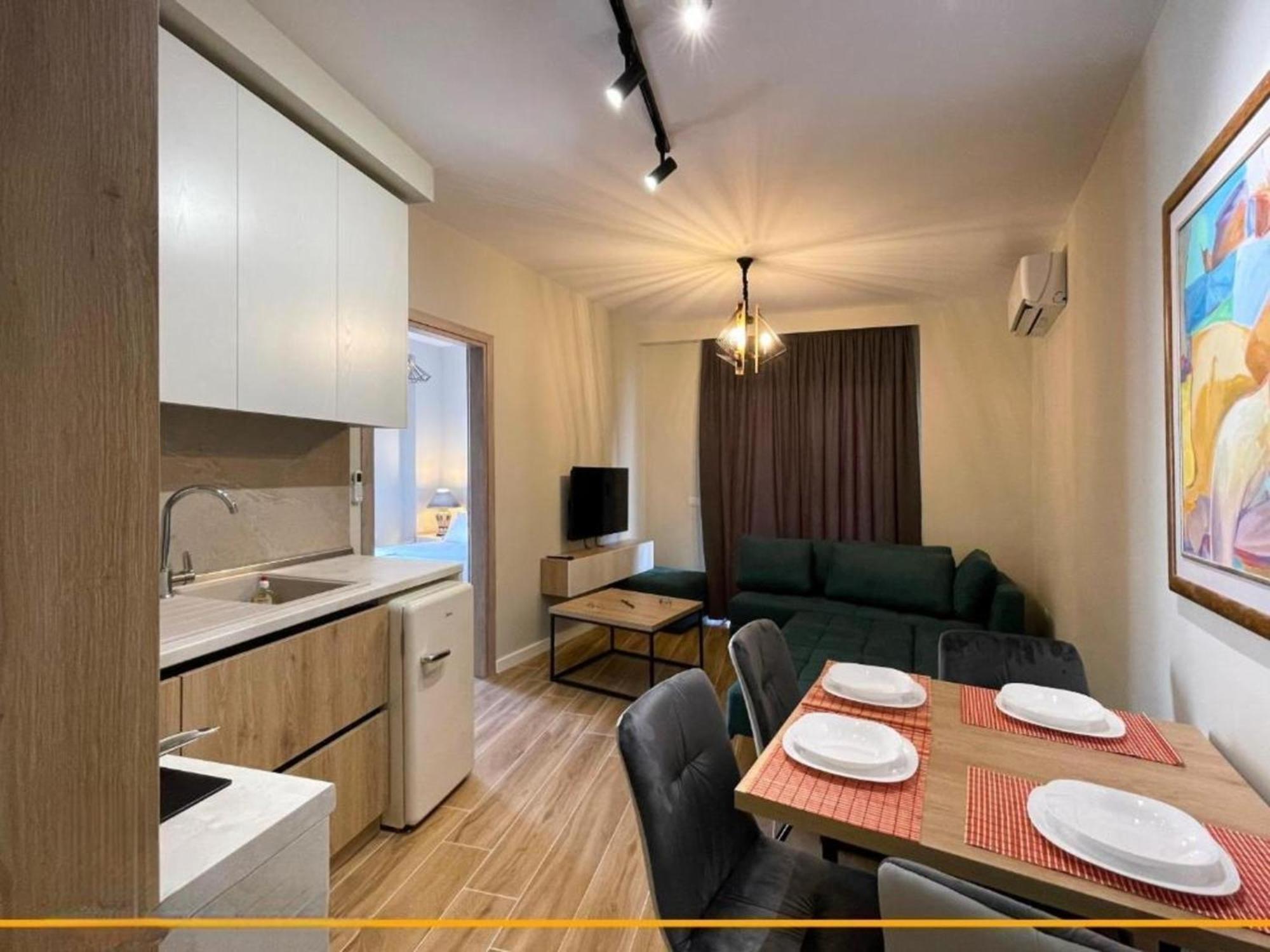 סרנדה Flori Apartments מראה חיצוני תמונה