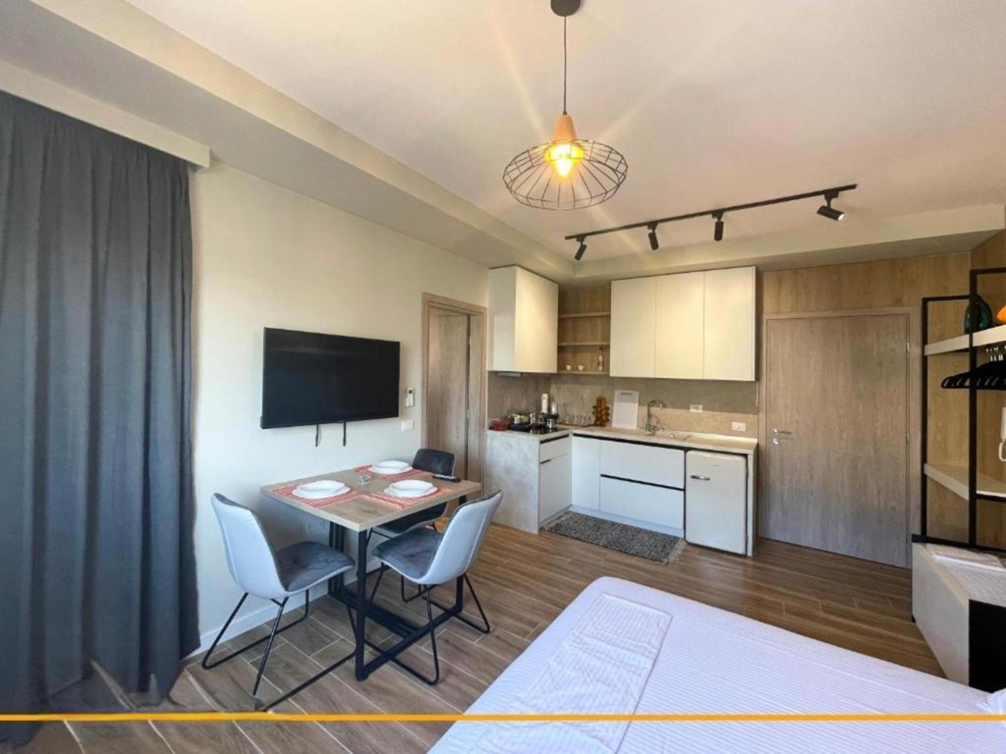 סרנדה Flori Apartments מראה חיצוני תמונה