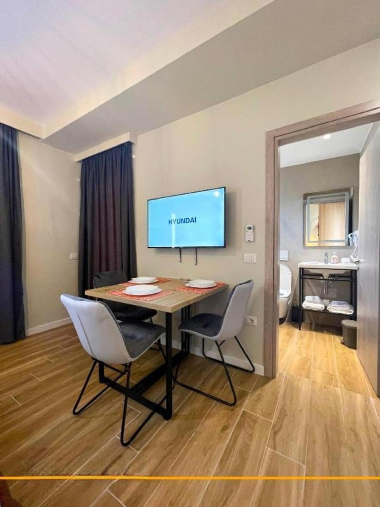 סרנדה Flori Apartments מראה חיצוני תמונה