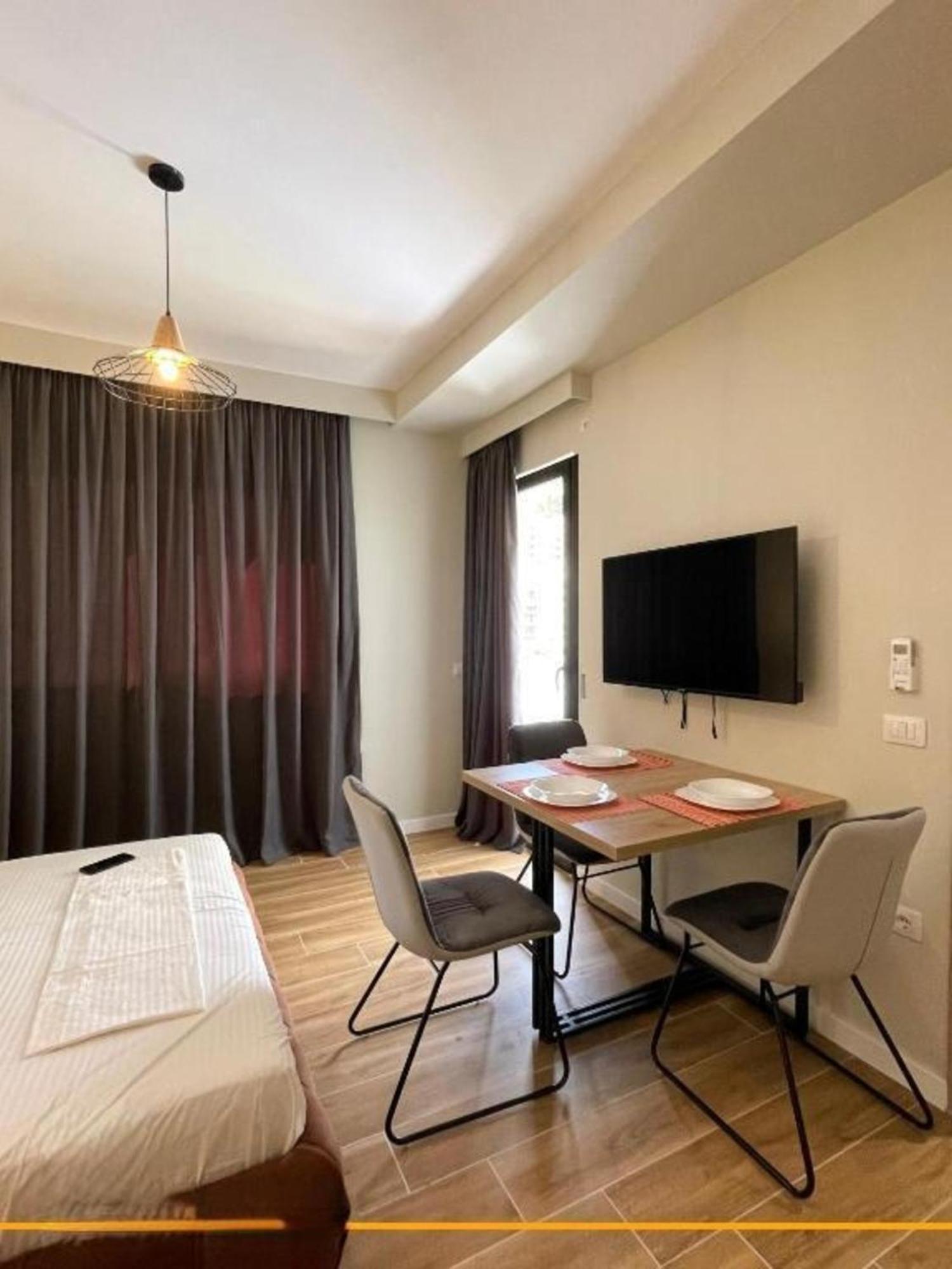 סרנדה Flori Apartments מראה חיצוני תמונה