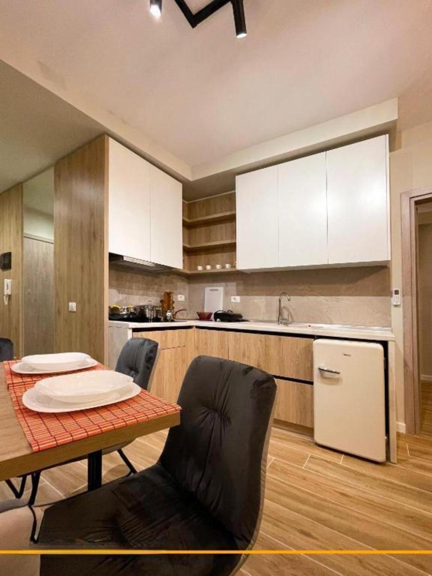 סרנדה Flori Apartments מראה חיצוני תמונה