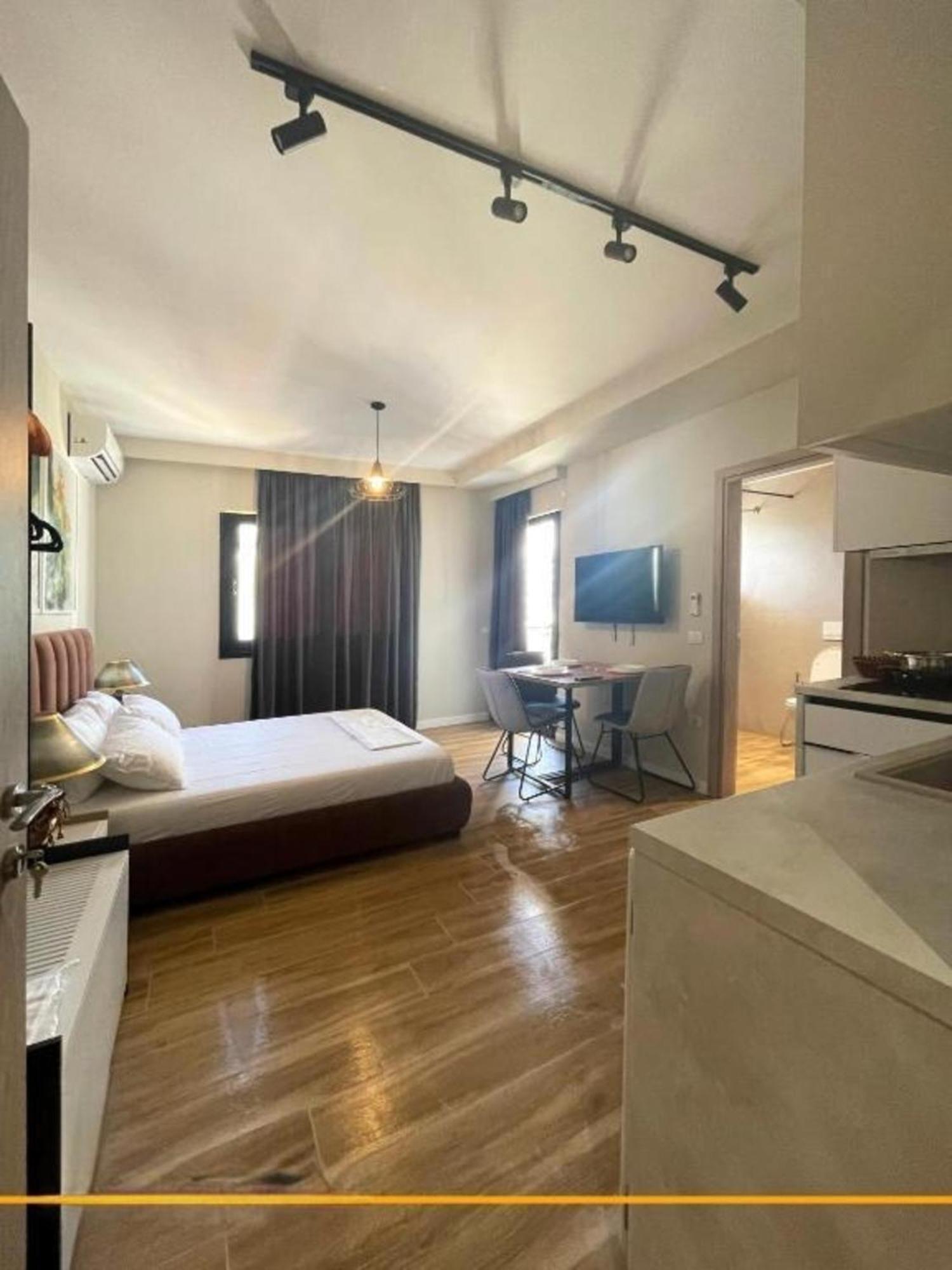 סרנדה Flori Apartments מראה חיצוני תמונה