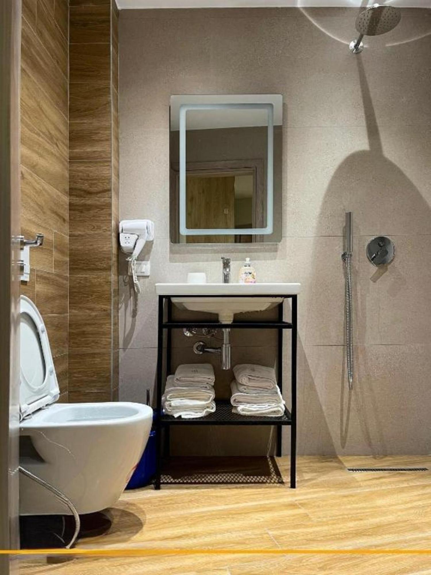 סרנדה Flori Apartments מראה חיצוני תמונה
