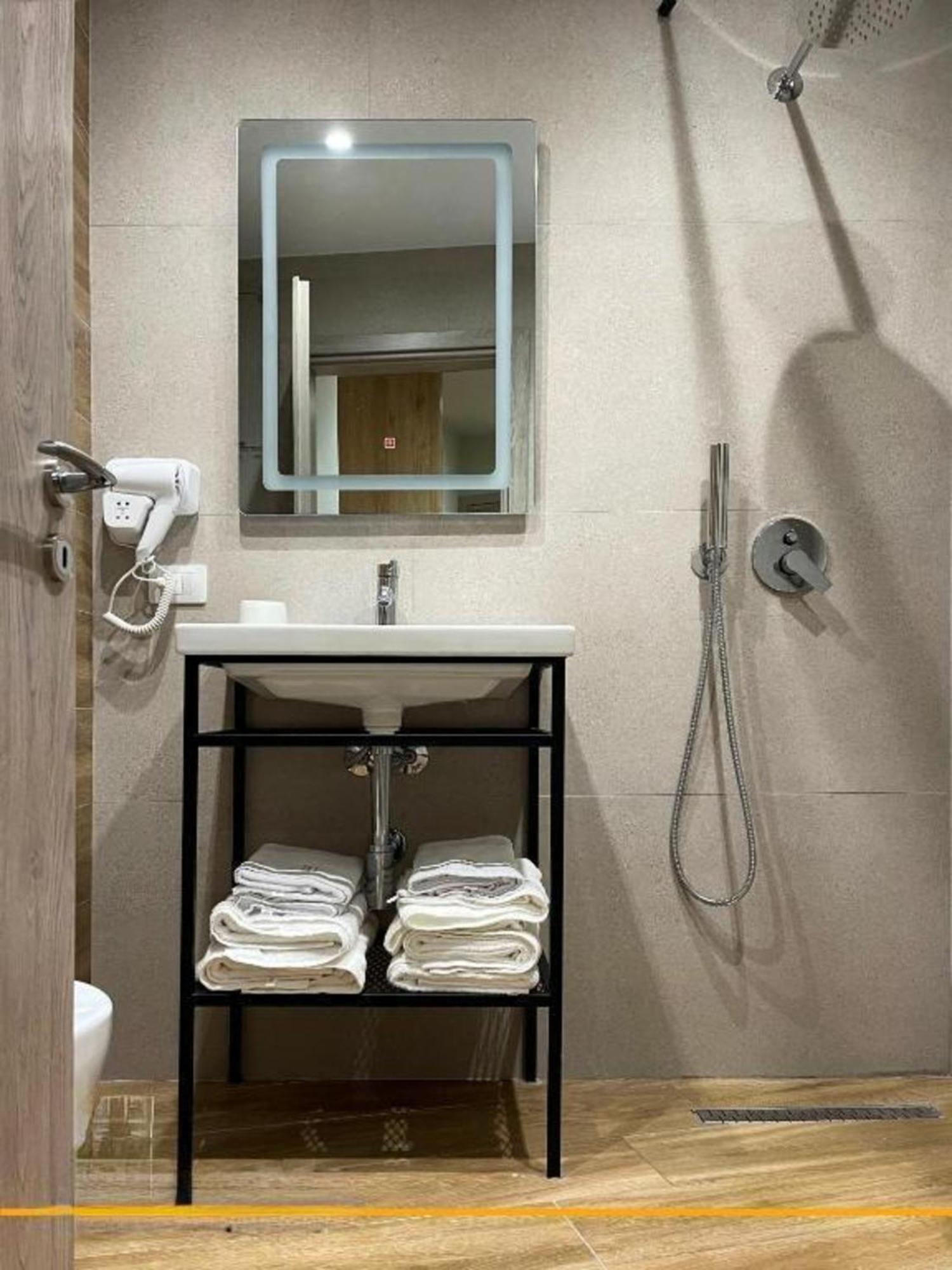 סרנדה Flori Apartments חדר תמונה